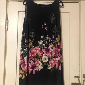 Women’s sleeveless plus size dress.